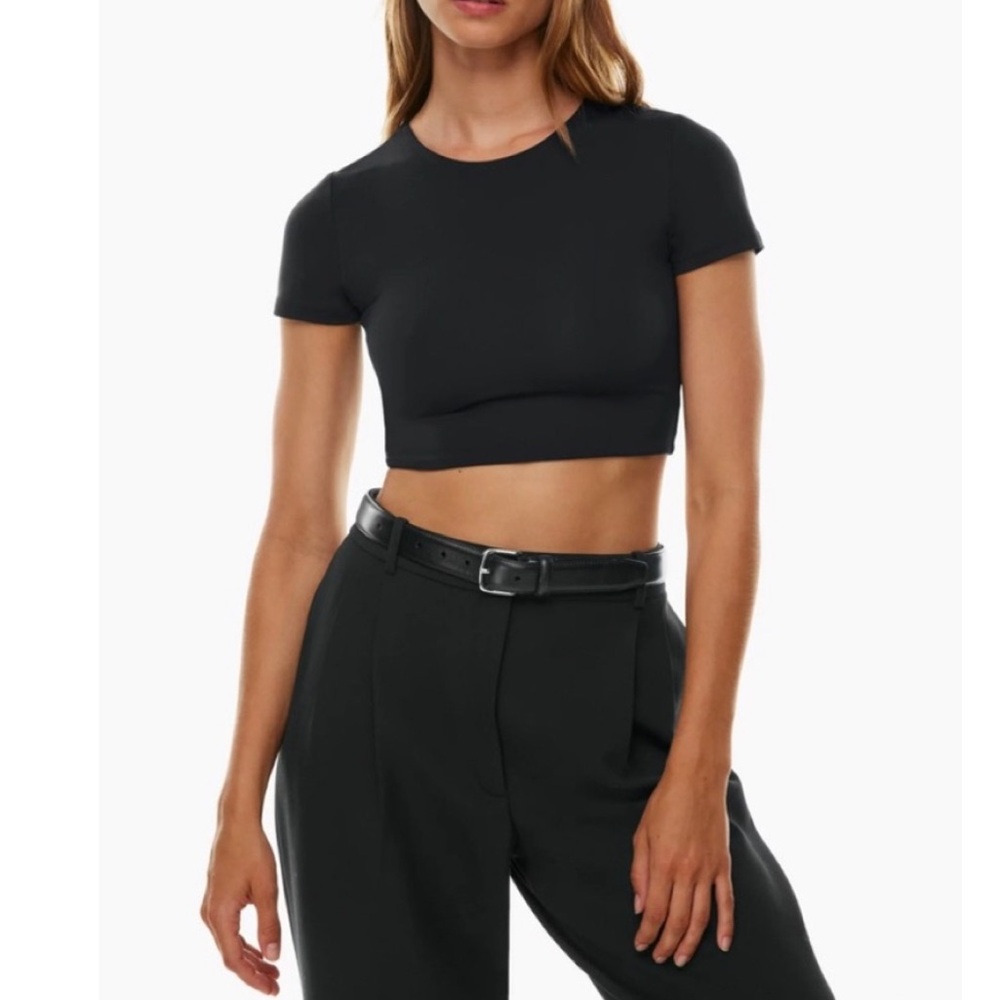 Aritzia Babaton Contour Crew Cropped Baby Tee Black T-Shirt Top Size Medium